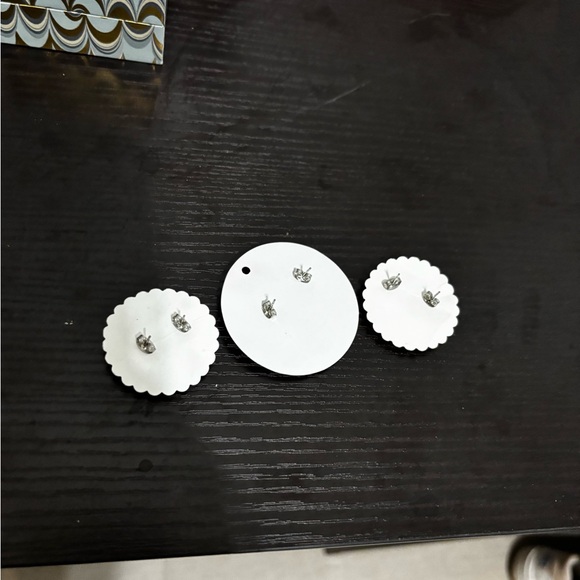 Stud button earrings bundle - Picture 5 of 5